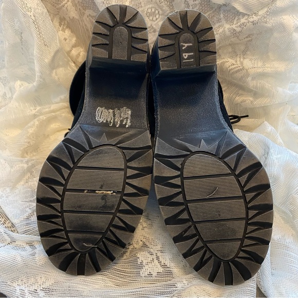 White Mountain Fall Black Suede Leather Booties w/ 3.5”Heel - size 8 - Picture 15 of 16